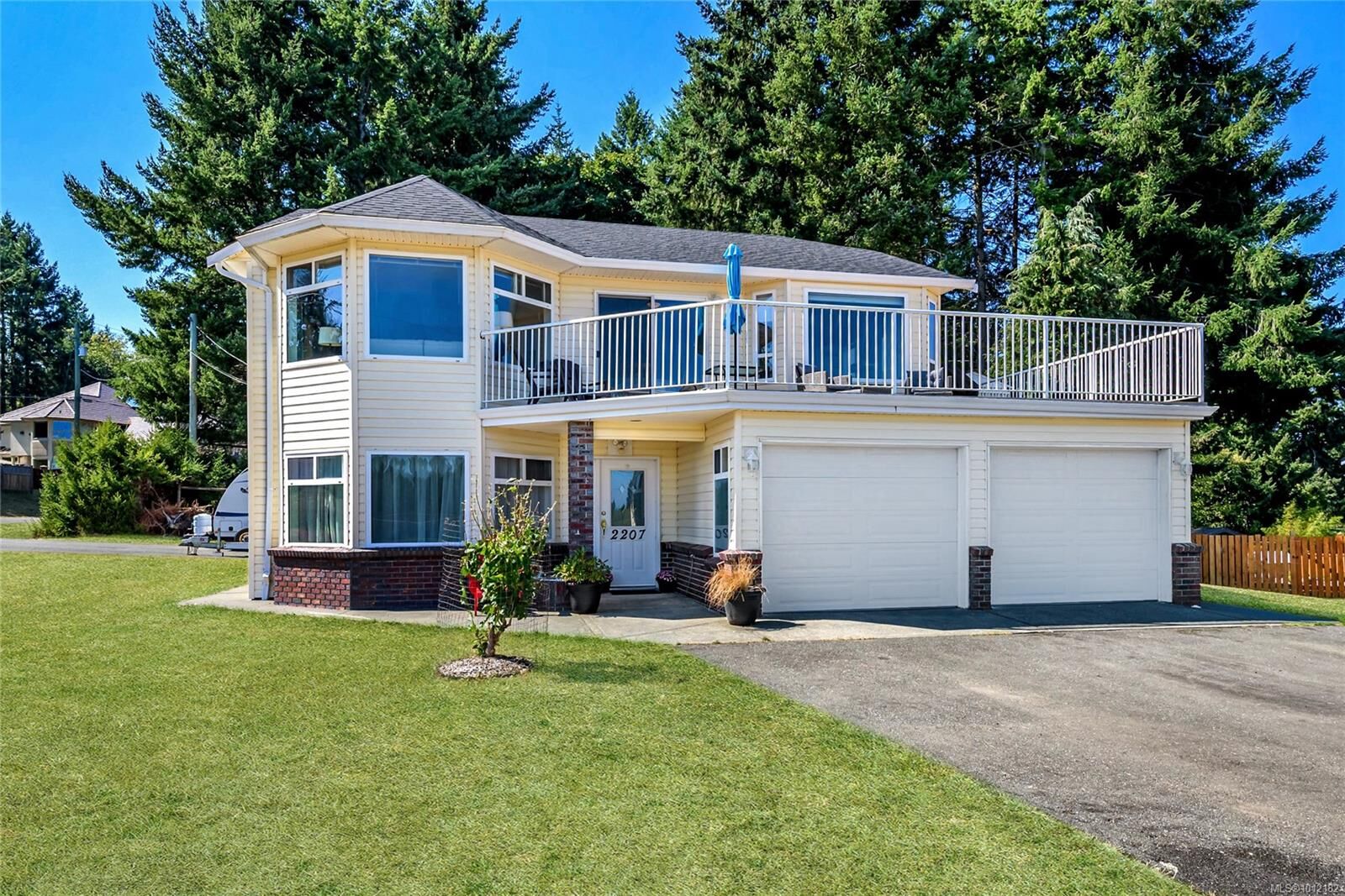 Property Photo: 2207 June Rd BC V9J 1X9