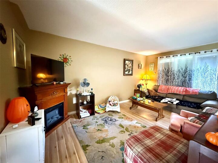 Property Photo:  808 Lanark Crescent  ON N7S 4E4 