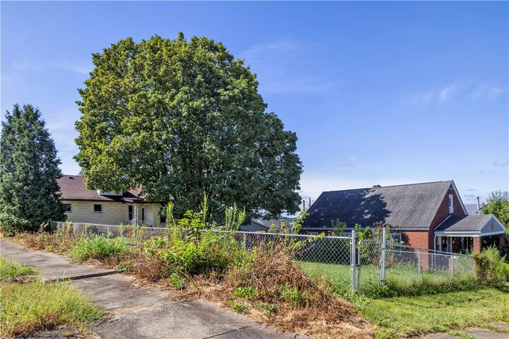 Property Photo:  1505 Raymond Ave  PA 15650 