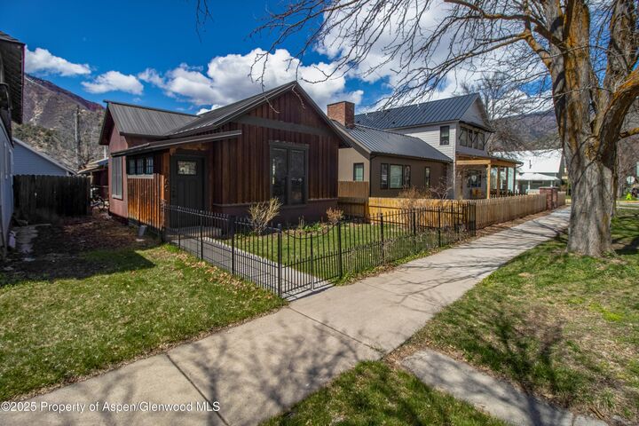 Property Photo:  1009 Pitkin Avenue  CO 81601 
