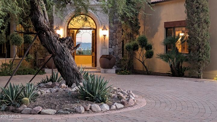 Property Photo: 4836 E White Gates Drive AZ 85018