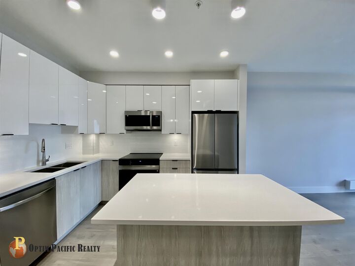 Photo de la propriété:  13458 95 Avenue 4xx  BC V3V 0H1 