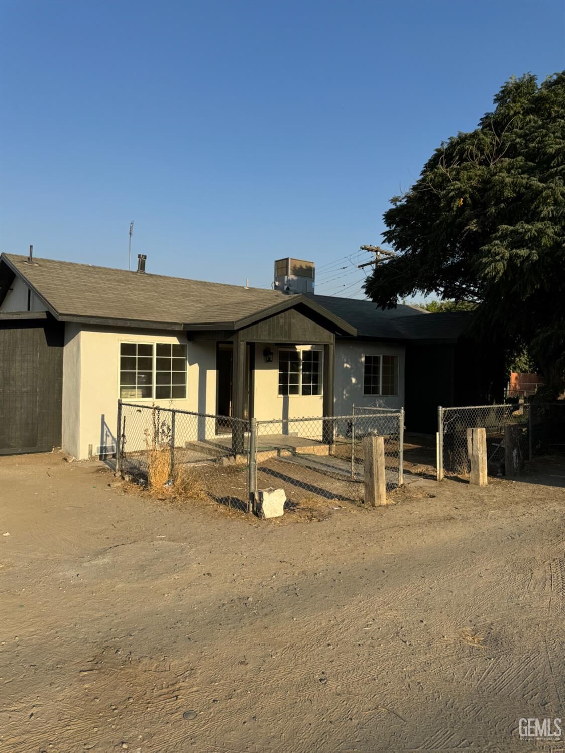 Property Photo: 694 S State Street CA 93219