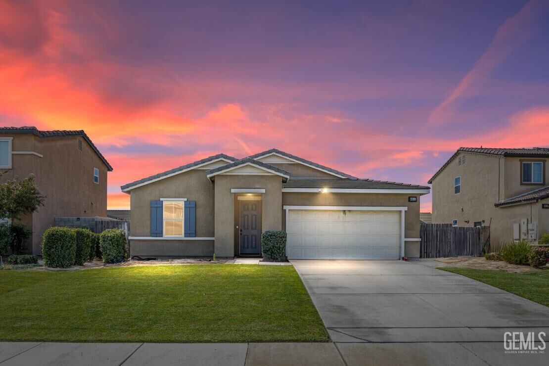 Property Photo: 6015 Woodard Ridge Drive CA 93313