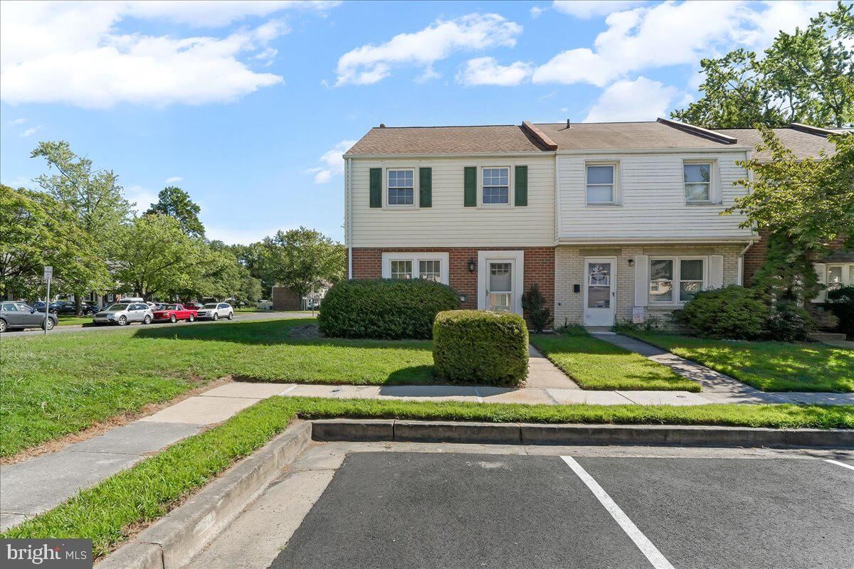 Property Photo:  20 Patrick Henry Court  DE 19711 