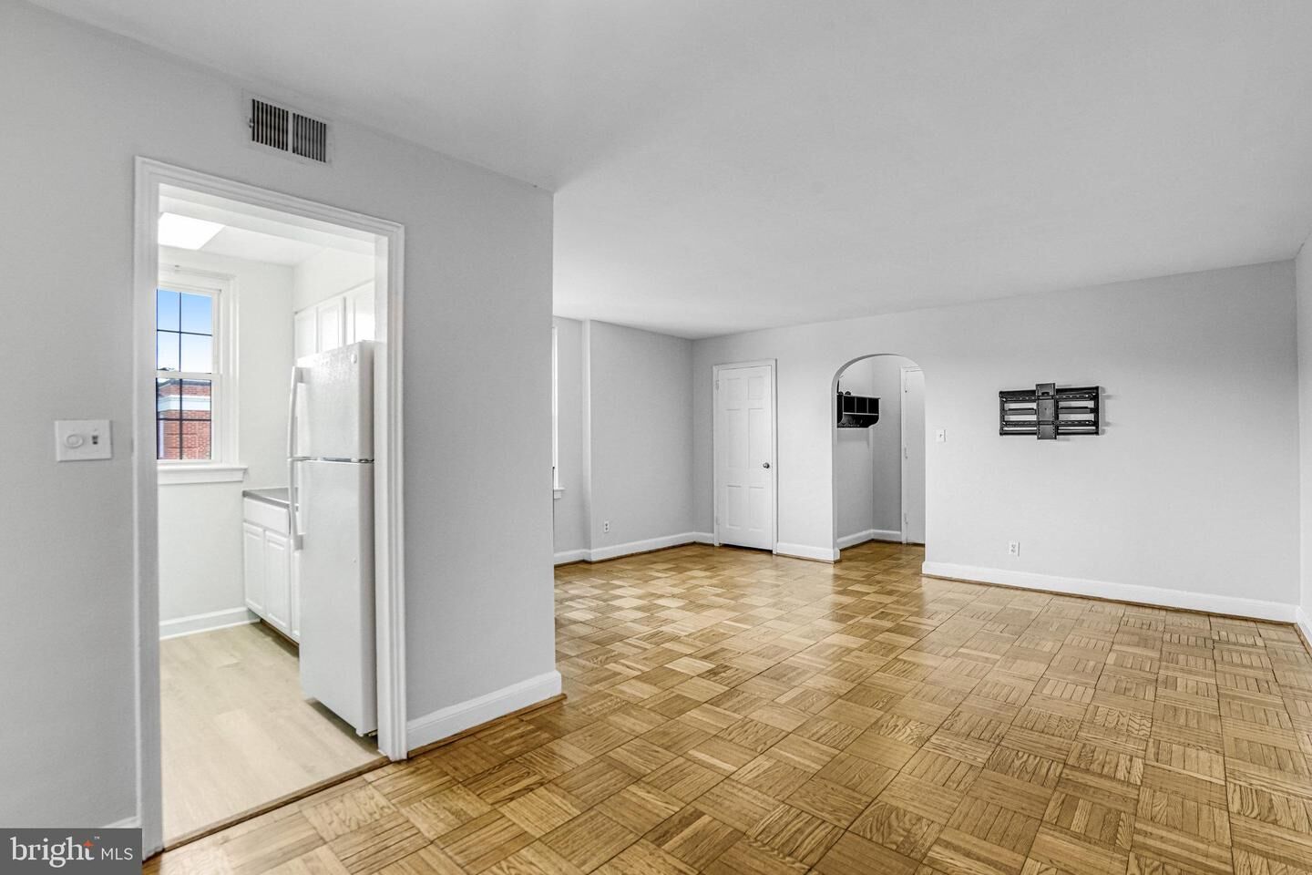 Property Photo: 22 S Old Glebe Road S 304 VA 22204