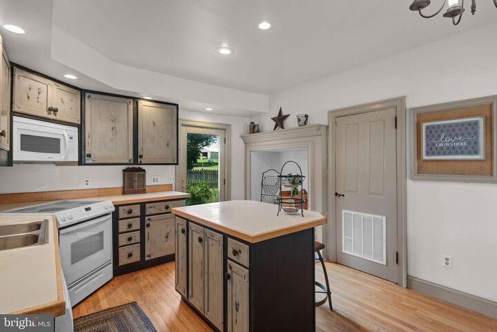 Property Photo: 739 Village Road PA 17602