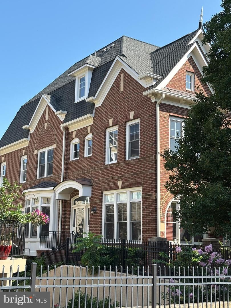 Property Photo:  43702 Burning Sands Terrace  VA 20176 