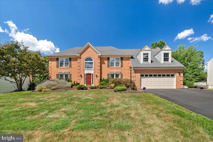 Property Photo: 8608 Oak Brook Lane VA 22039