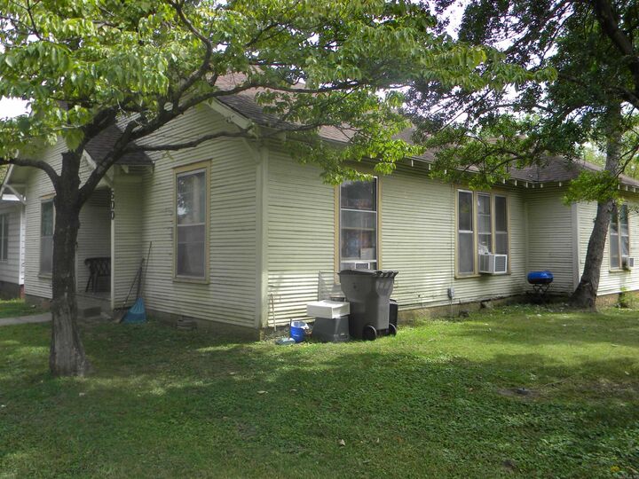 Property Photo:  500 W Poplar Street  AR 72450-2124 