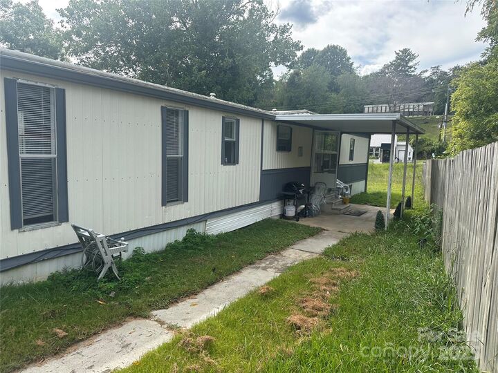 16 Wellington Drive  Asheville NC 28804 photo