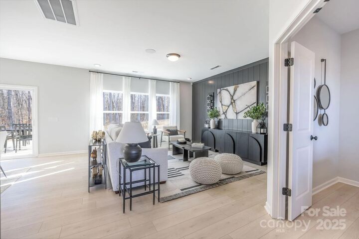 Property Photo:  6024 Branch Hill Circle  NC 28213 