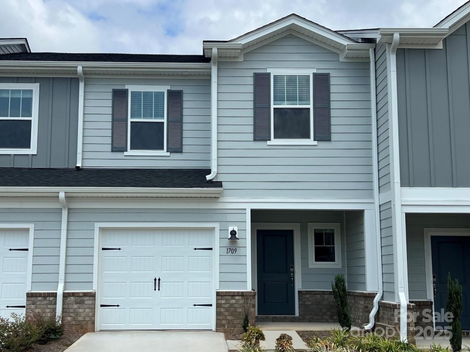 Property Photo: 1722 Braemar Village Drive NC 28110