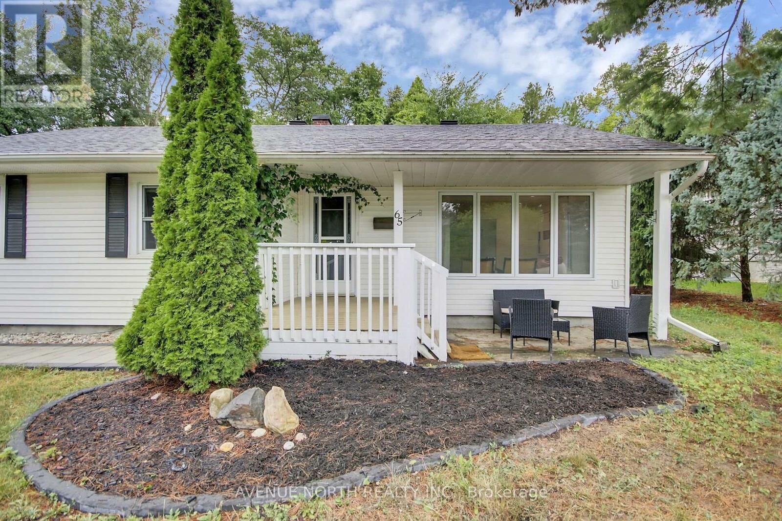 Property Photo:  65 Rothwell Drive  ON K1J 7G7 