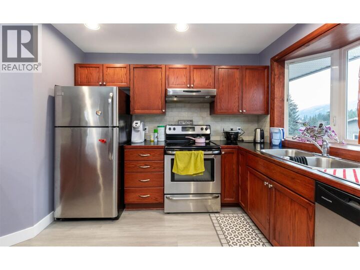 Property Photo: 1350 13 Avenue Southeast BC V1E 2G7