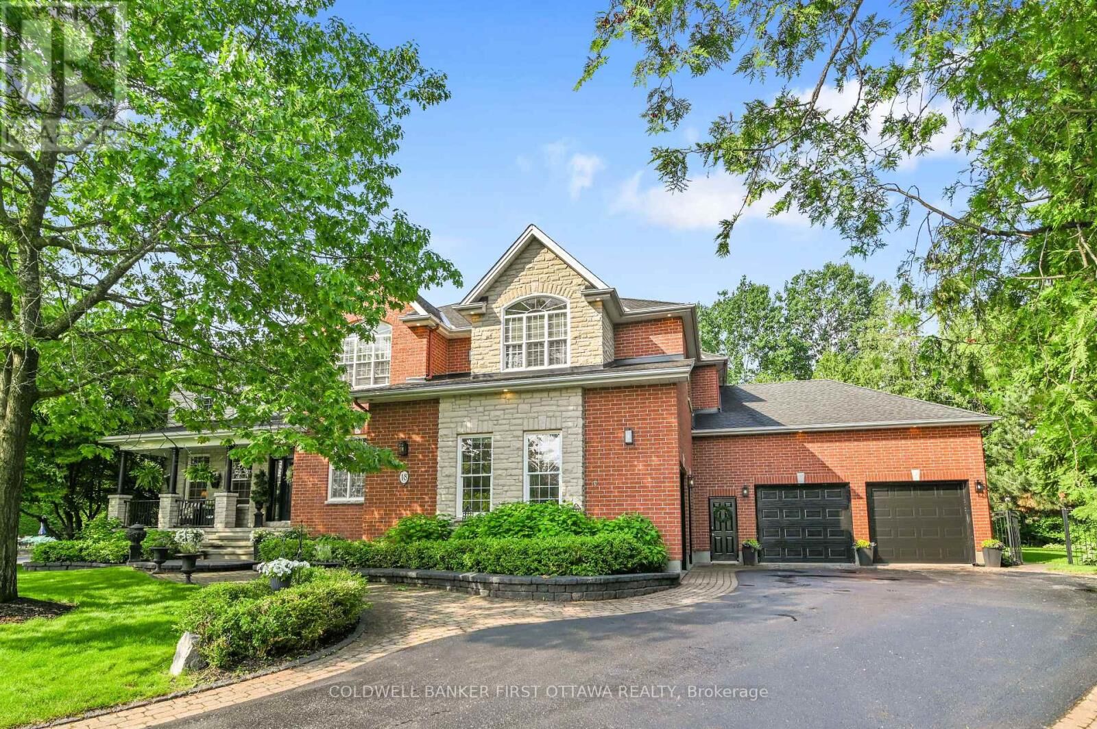 Property Photo: 18 Cypress Gardens ON K2S 1W6
