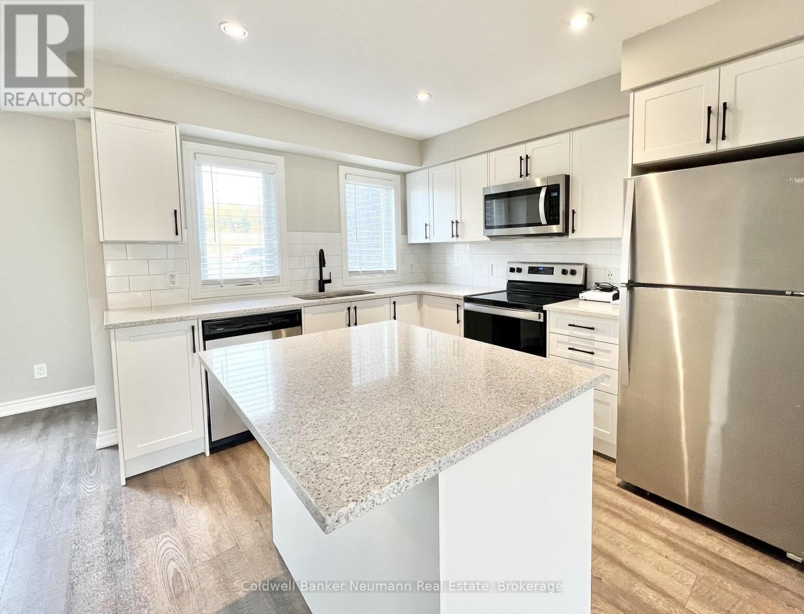 Property Photo:  235 Chapel Hill Drive 23  ON N2R 0S4 