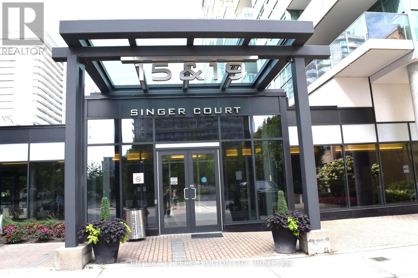 Property Photo: 15 Singer Court 910 ON M2K 0B1