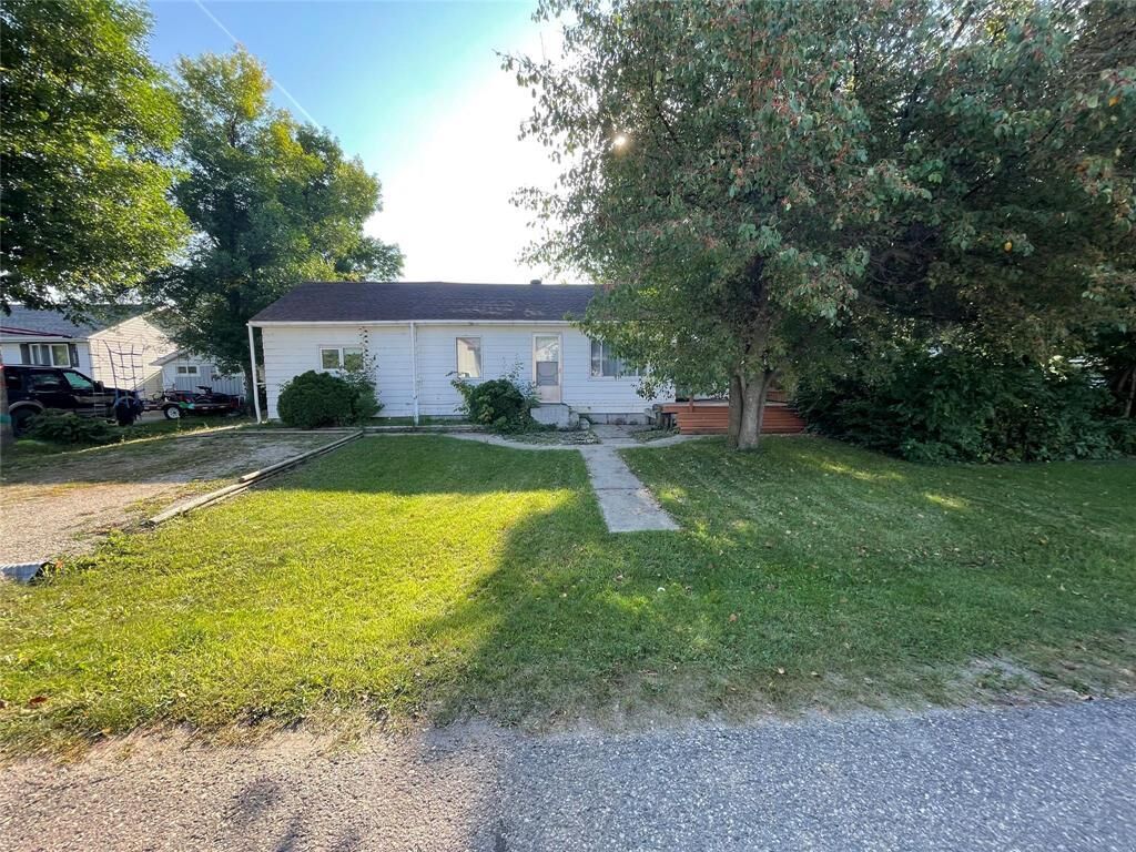 Property Photo: 236 Dufferin Street MB R0K 0H0