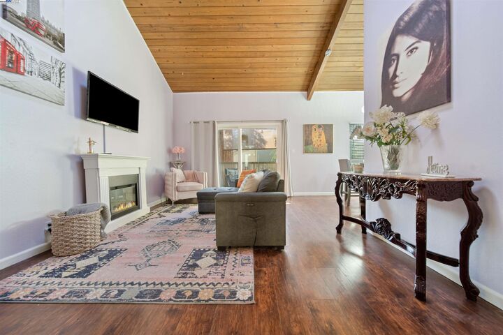 Property Photo: 2716 Oak Rd 111 CA 94597