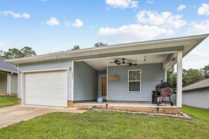 Property Photo: 1831 Gainer Avenue FL 32531