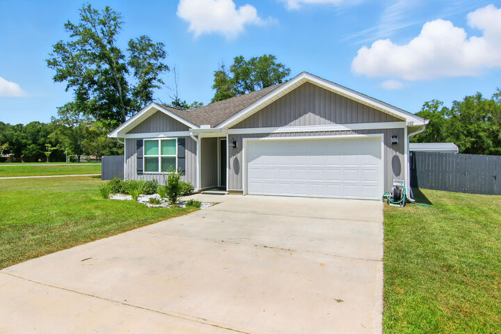 Property Photo:  3101 Van Day Way  FL 32539 