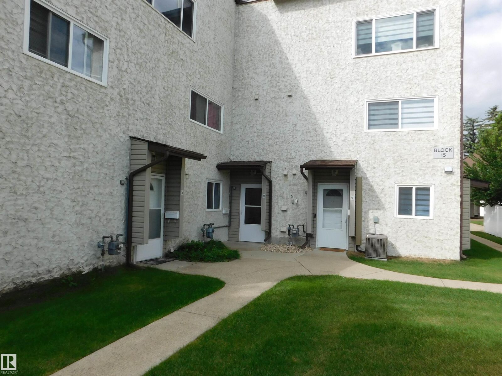 Property Photo: 15E Meadowlark Village NW AB T5R 5X3
