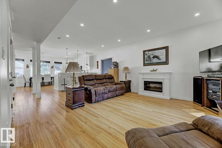 11306 89 Street NW  Edmonton AB T5B 3T6 photo
