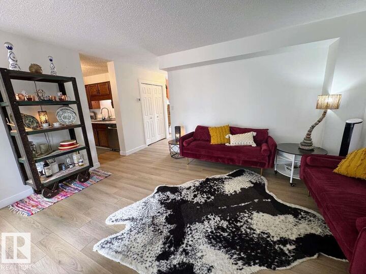 Photo de la propriété: 2419 142 Avenue NW AB T5Y 1Y3