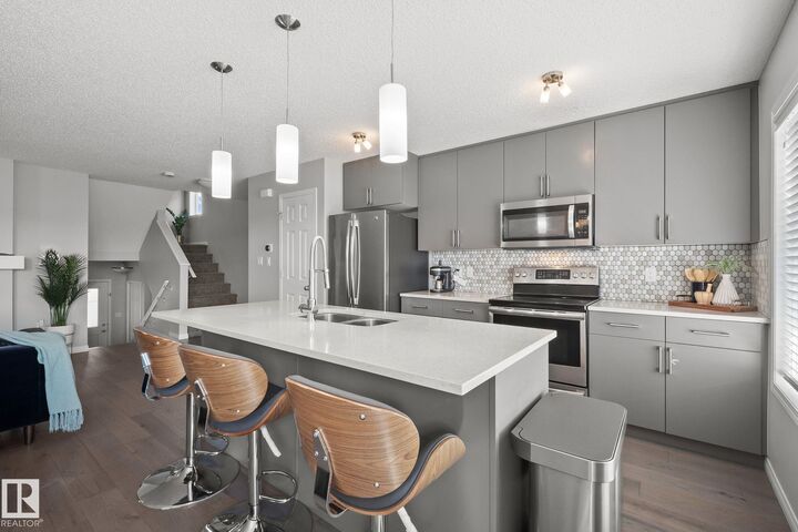 8511 24 Ave SW  Edmonton AB T6X 2G3 photo