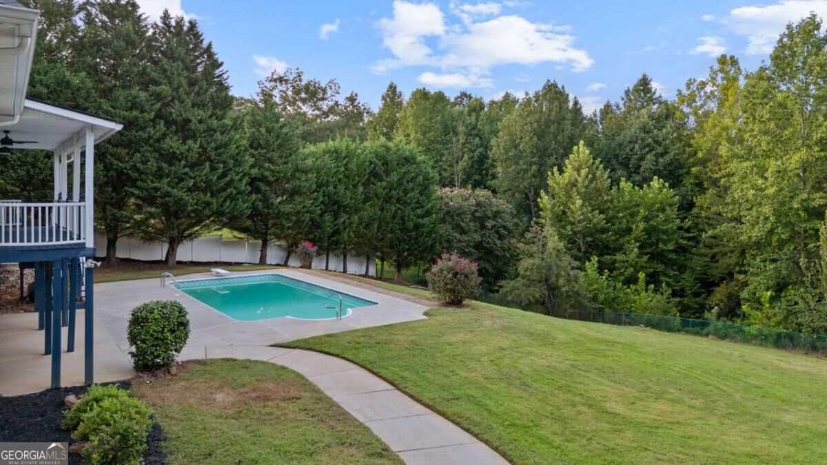 Property Photo:  129 Eagle Pointe Drive  GA 30533 