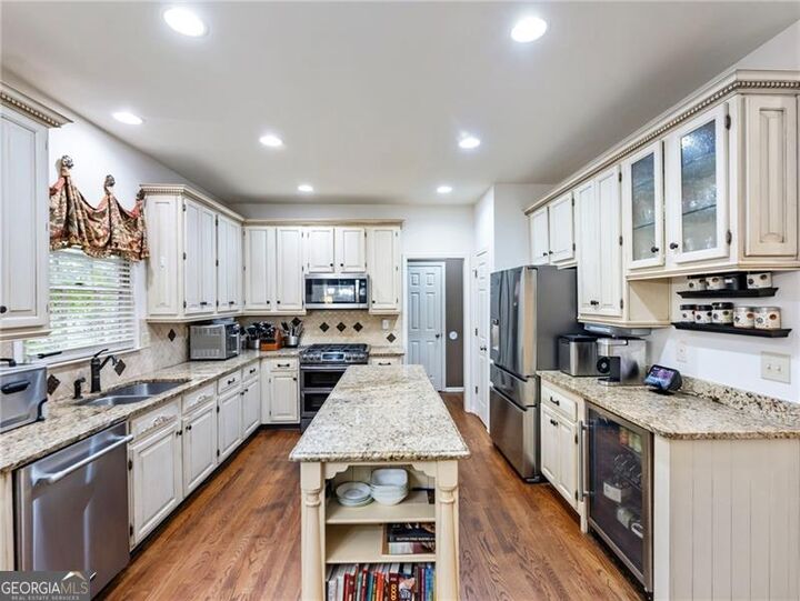 Property Photo:  5575 Ashwind Trace  GA 30005 