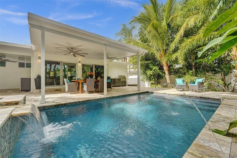 Property Photo:  1743 NE 27th St  FL 33334 