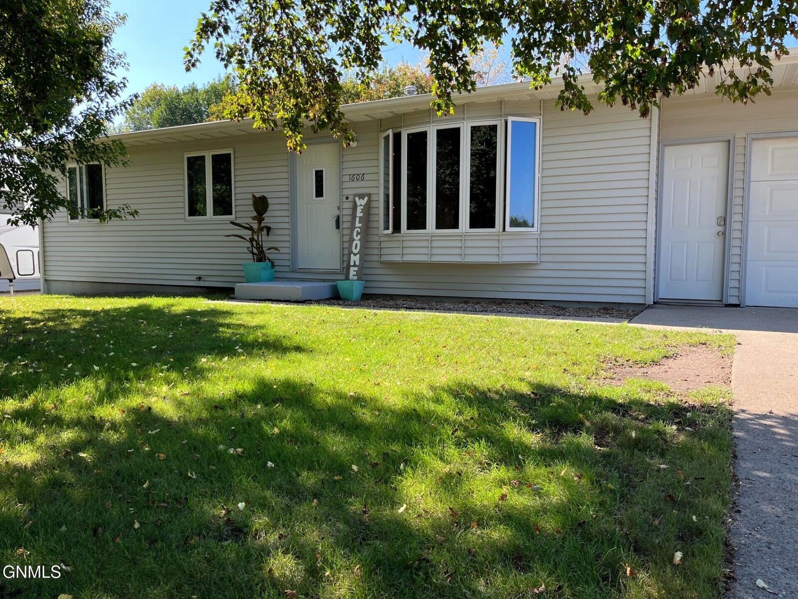 Property Photo:  1606 Haroldson Lane  ND 58558 
