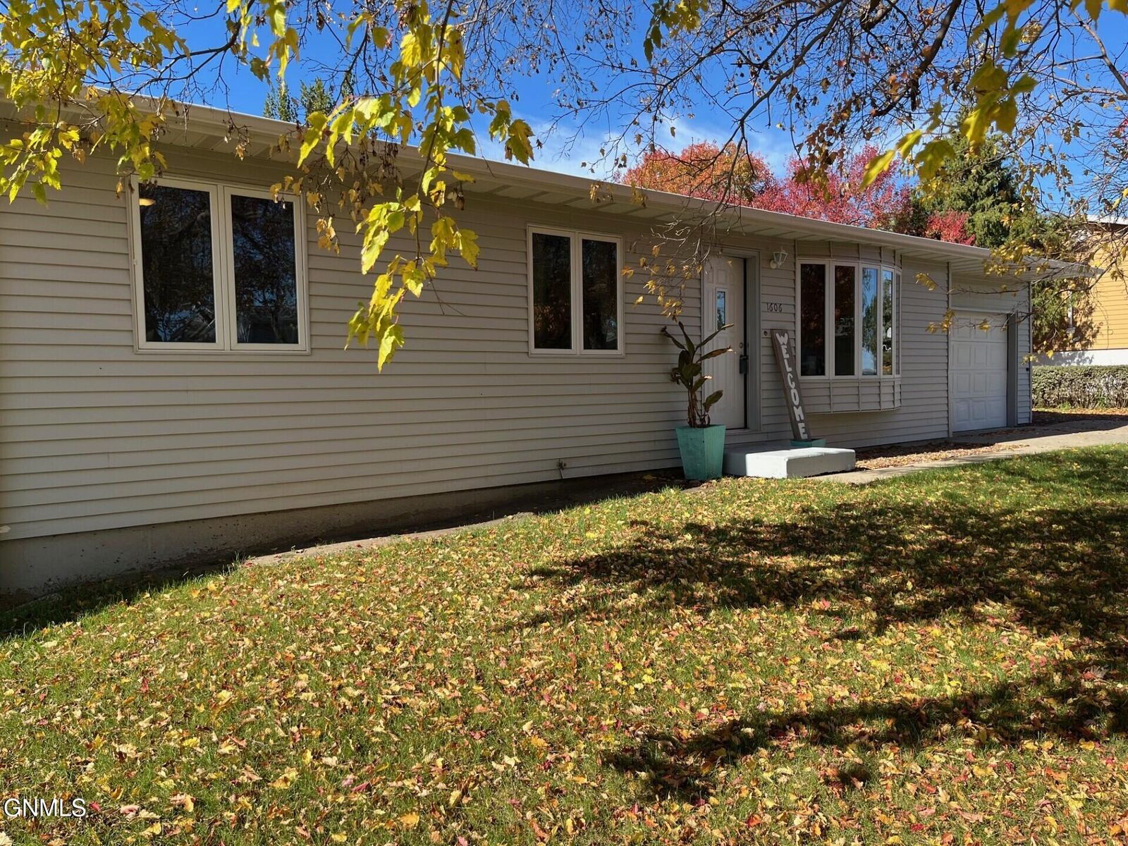 Property Photo: 1606 Haroldson Lane ND 58558