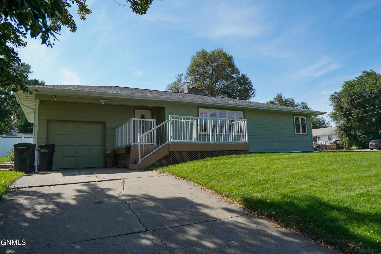 Property Photo: 809 2nd Avenue NW ND 58554