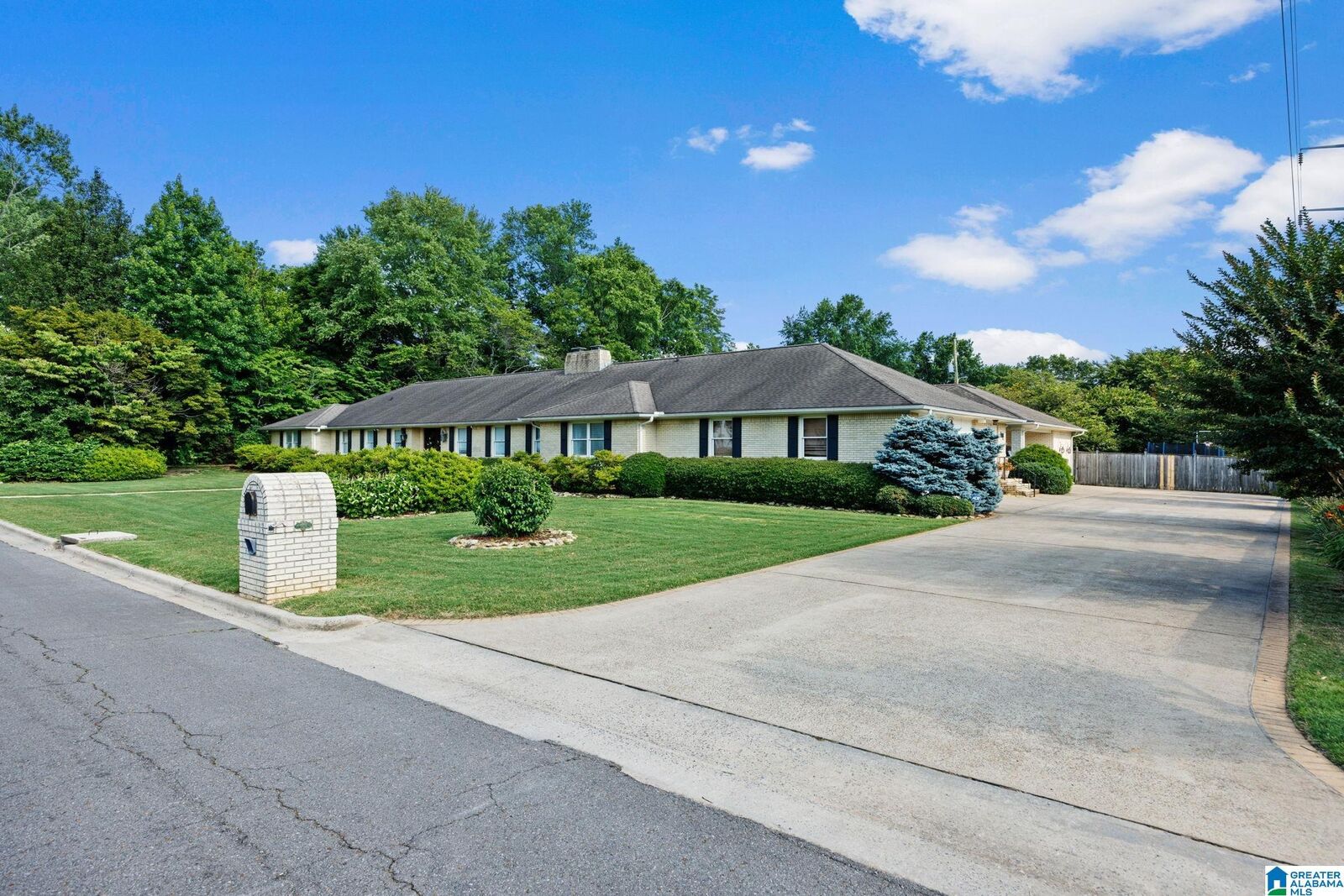 Property Photo: 1712 Woodland Street AL 35055