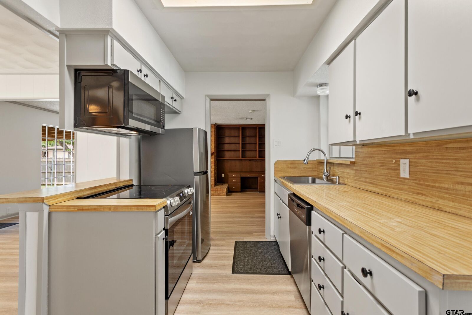 Property Photo:  1837 South Parkway  TX 75149 