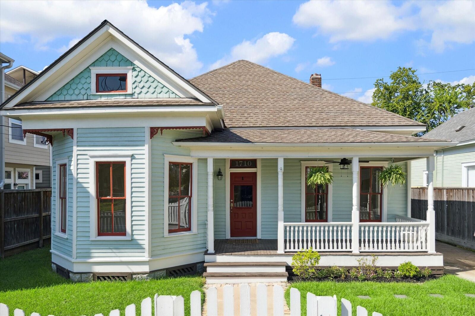 Property Photo: 1710 Crockett Street TX 77007