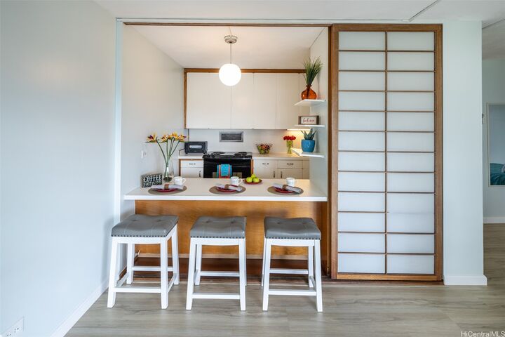 Property Photo: 1511 Nuuanu Avenue 724 HI 96817