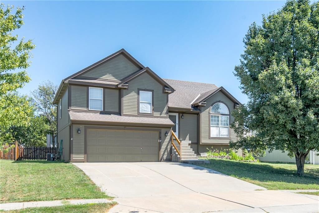 Property Photo:  679 S Sumac Street  KS 66030 