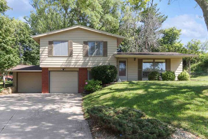 4 Bangor Cir   IA 52246 photo