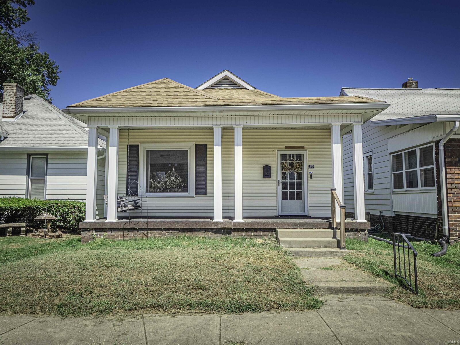 Property Photo:  614 E Iowa Street  IN 47711 