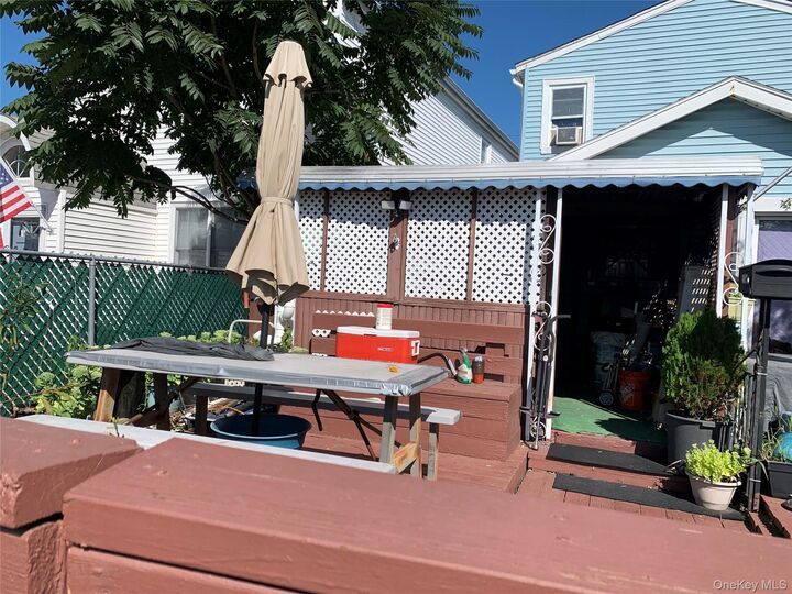 Property Photo: 124 Edgewater Park 124 D NY 10465