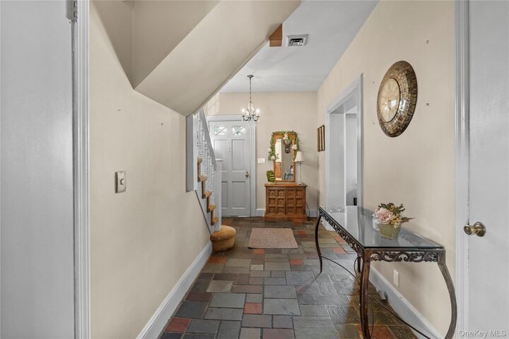 Property Photo:  20 Lincoln Street  NY 10801 