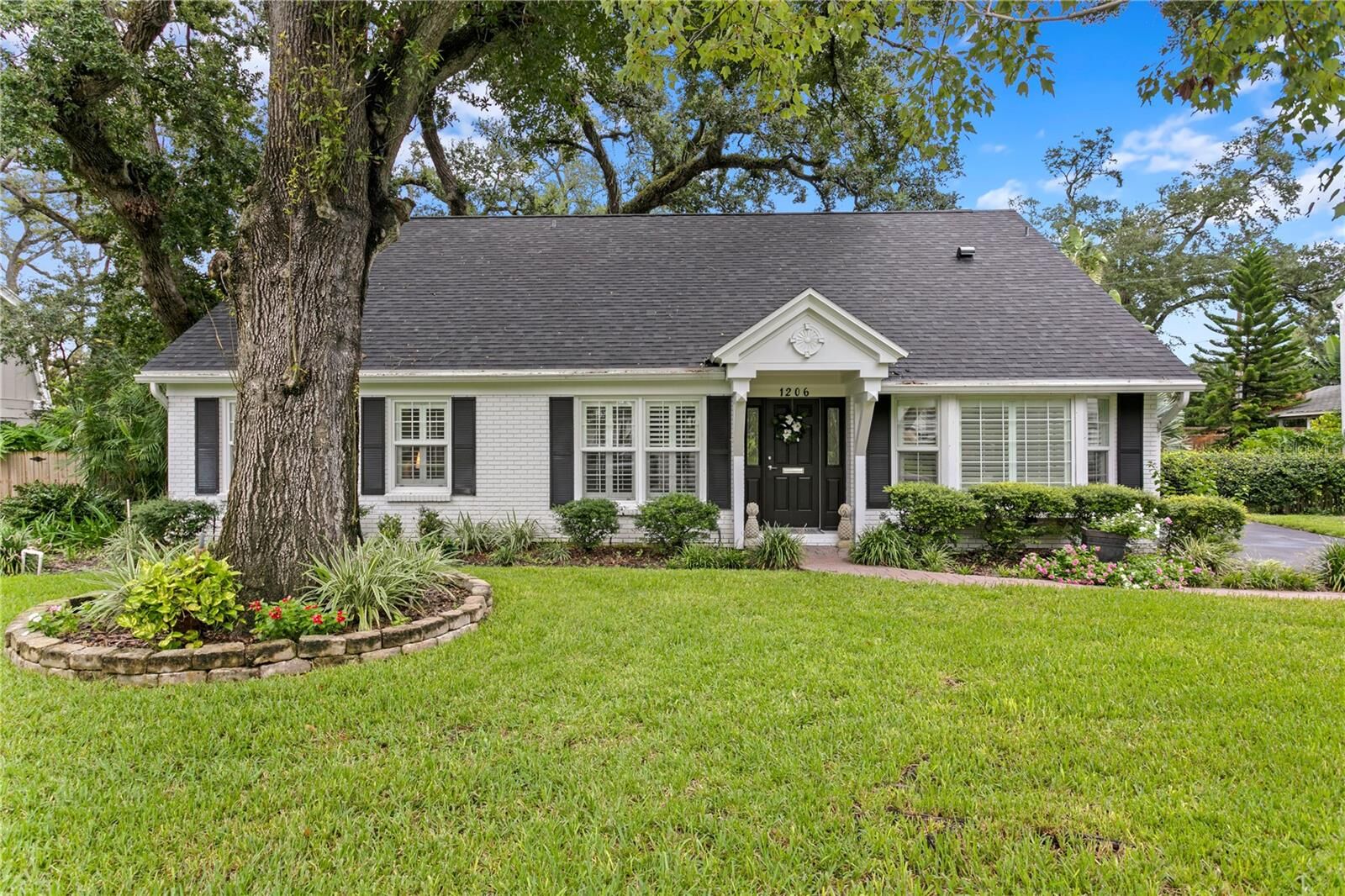 Property Photo: 1206 S Suffolk Drive FL 33629