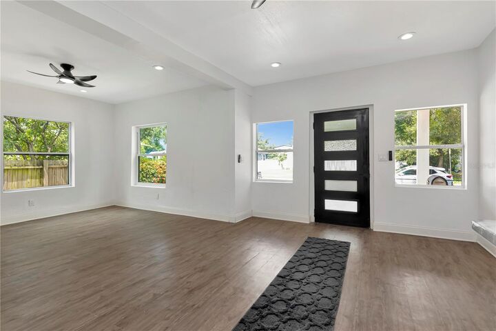 Property Photo: 2714 36th Avenue N FL 33713