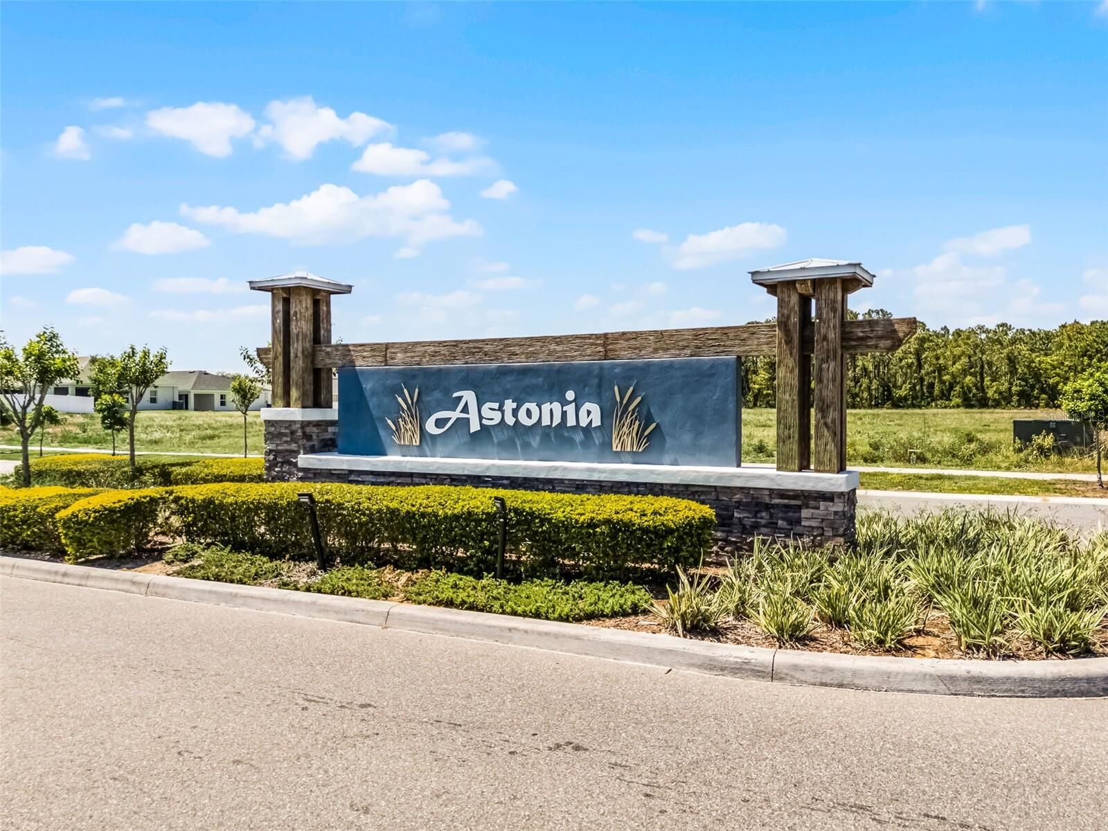 Property Photo: 1535 Eucalyptus Way FL 33837
