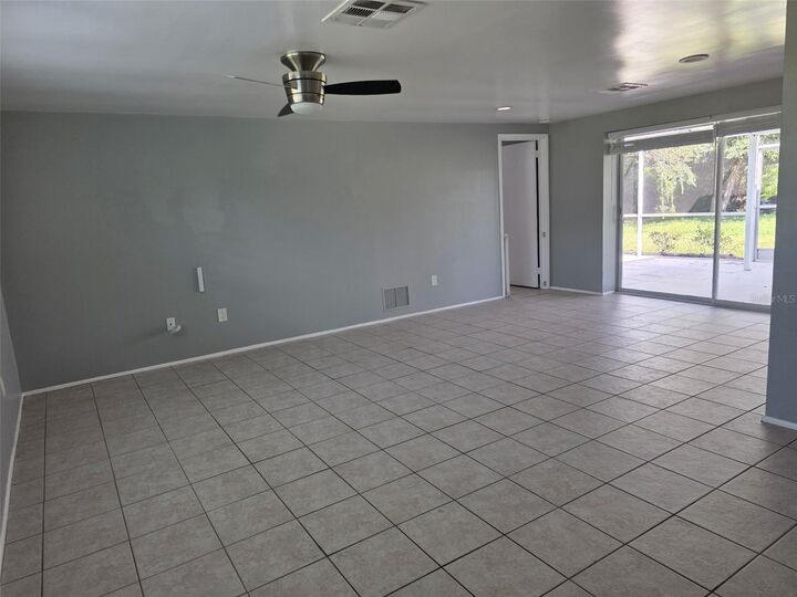 Property Photo: 425 S Venice Boulevard FL 34293