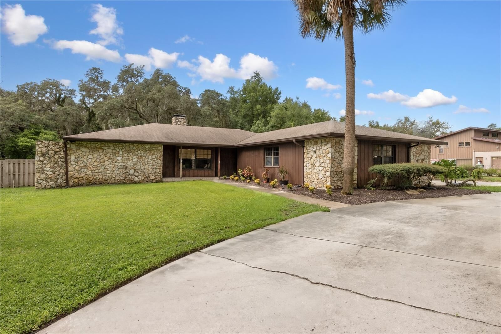 Property Photo: 1226 Foxtree Trail FL 32712